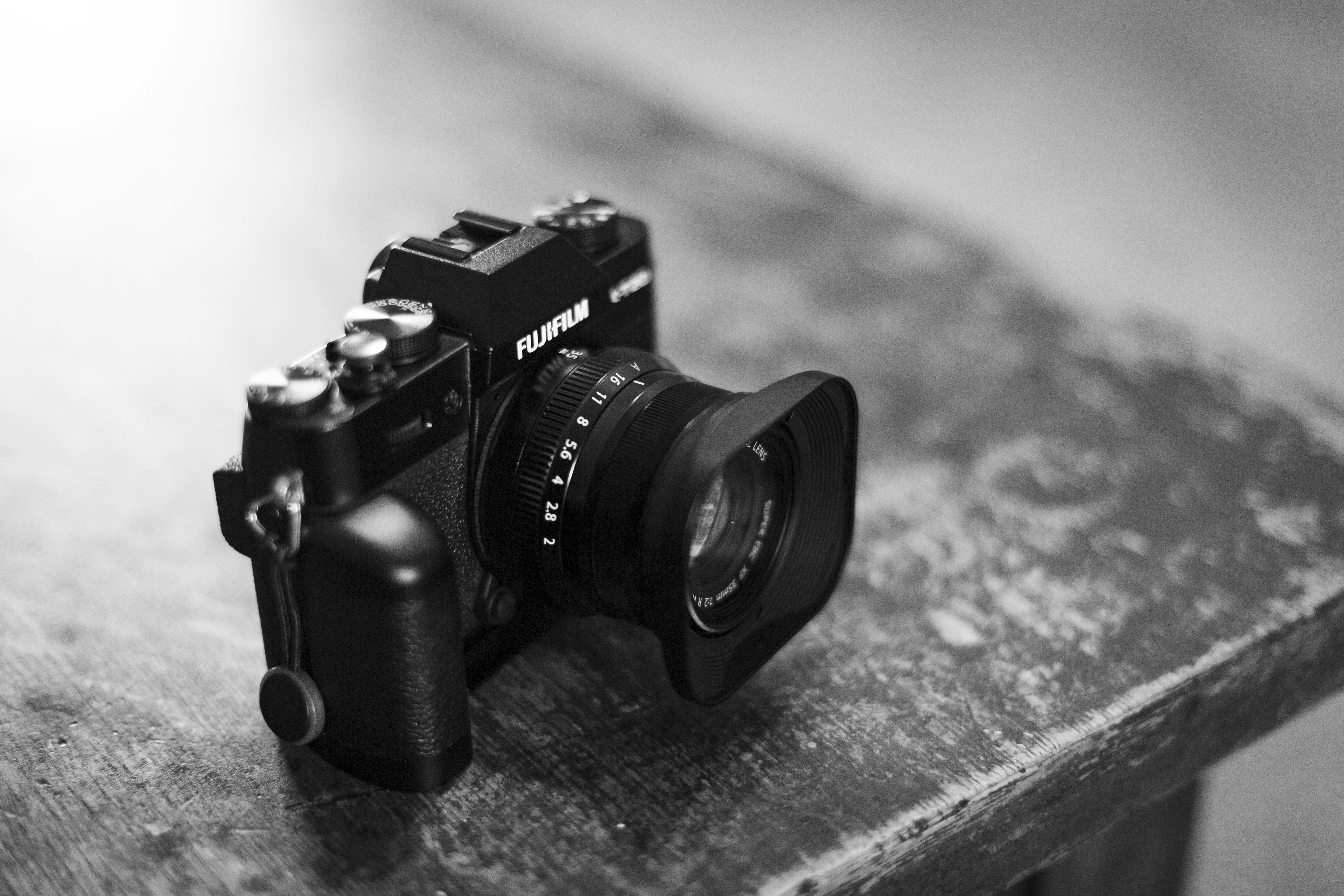 black DSLR camera